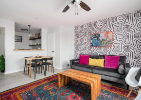 Renovated 2 Bedroom Condo Free Parking LM1405